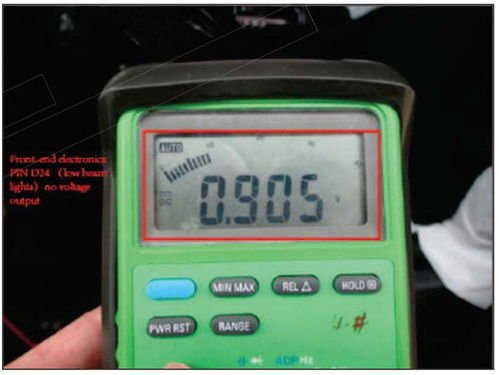 保时捷Macan仪表盘灯光报警 右前近光灯故障排查与电压测量指南